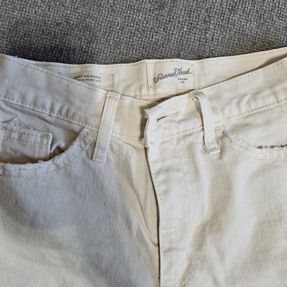 Cream Jean shorts - Picture 2 of 4